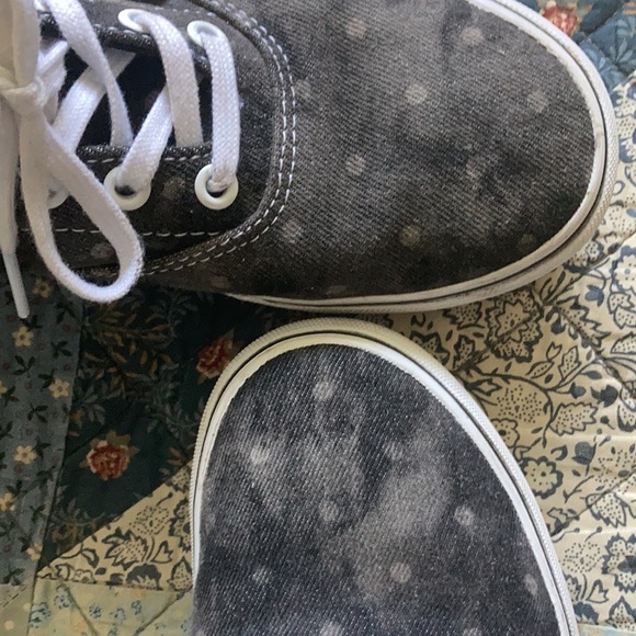 Vans lace up sneakers. 7.5 - Picture 3 of 6